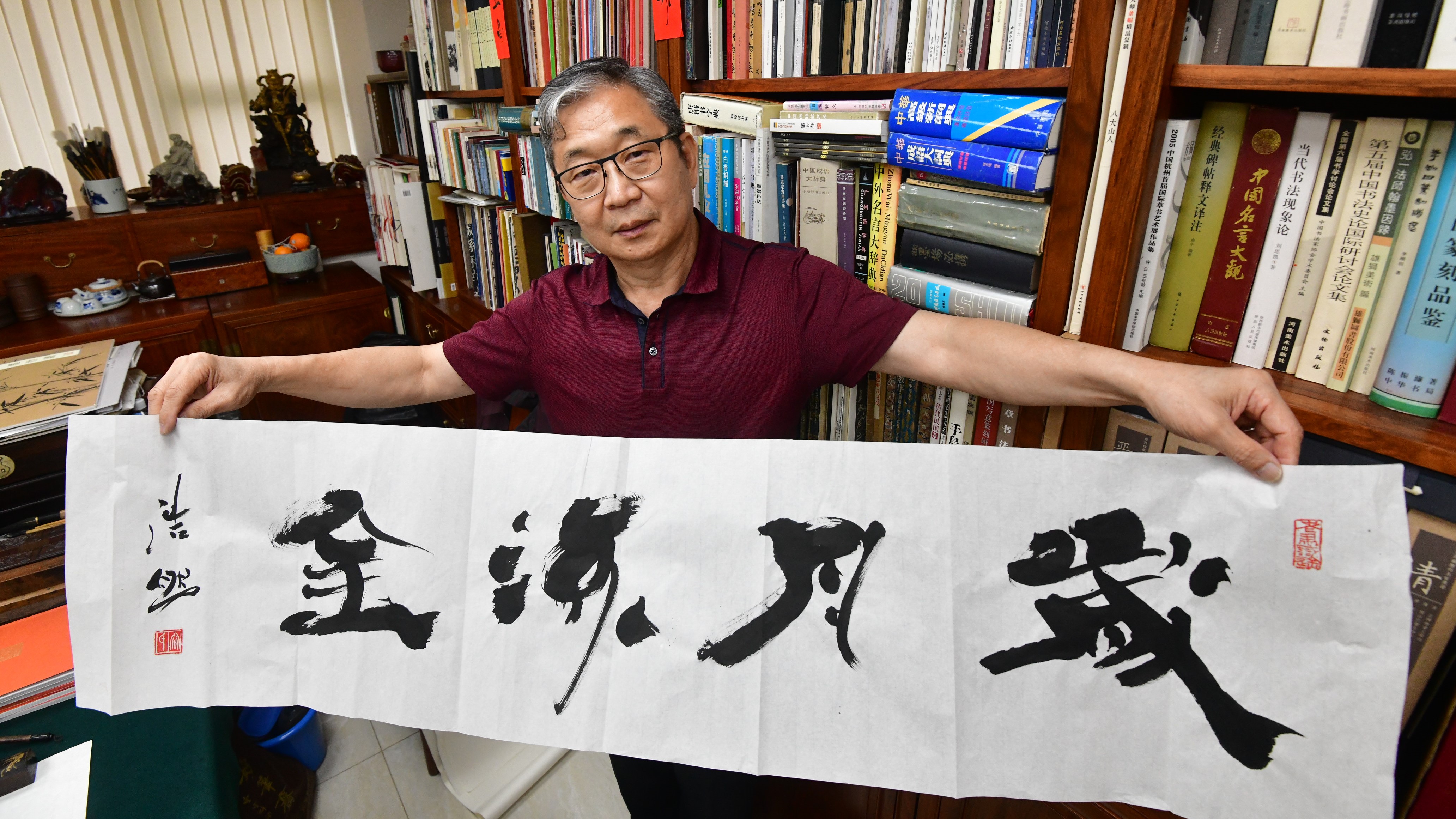 【專題】國家藝術(shù)基金系列——容浩然：融入國家發(fā)展 關(guān)注本地書法教育