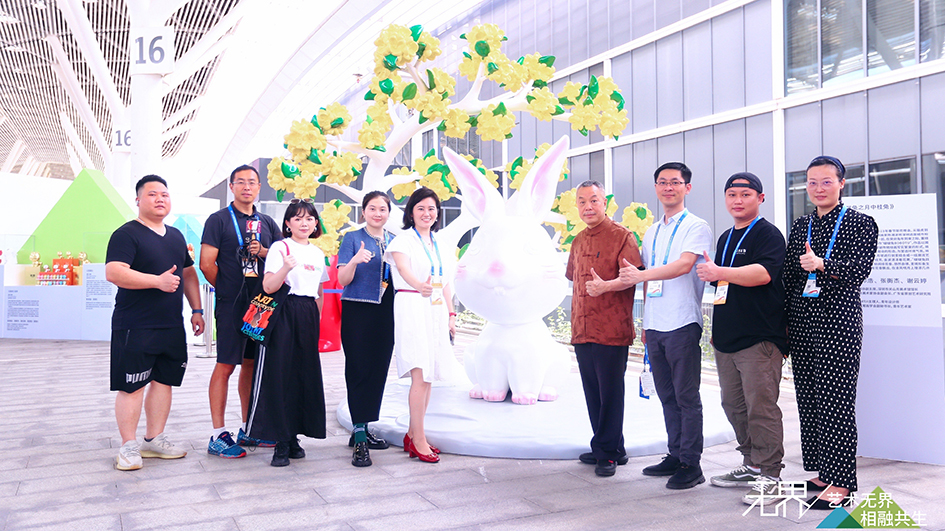 「無(wú)界——深港澳青年藝術(shù)大展」驚艷亮相文博會(huì) 深港澳藝術(shù)家攜手共建「人文灣區(qū)」