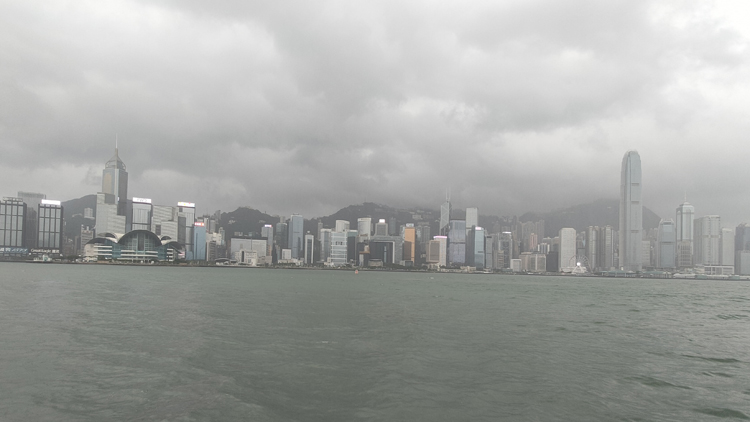 颱風蘇拉｜天文臺：蘇拉眼壁現(xiàn)正橫過本港 多處正吹颶風