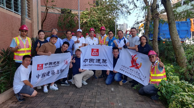 公民力量聯(lián)同義工隊清理塌樹 為社區(qū)治理協(xié)作樹立良好典範