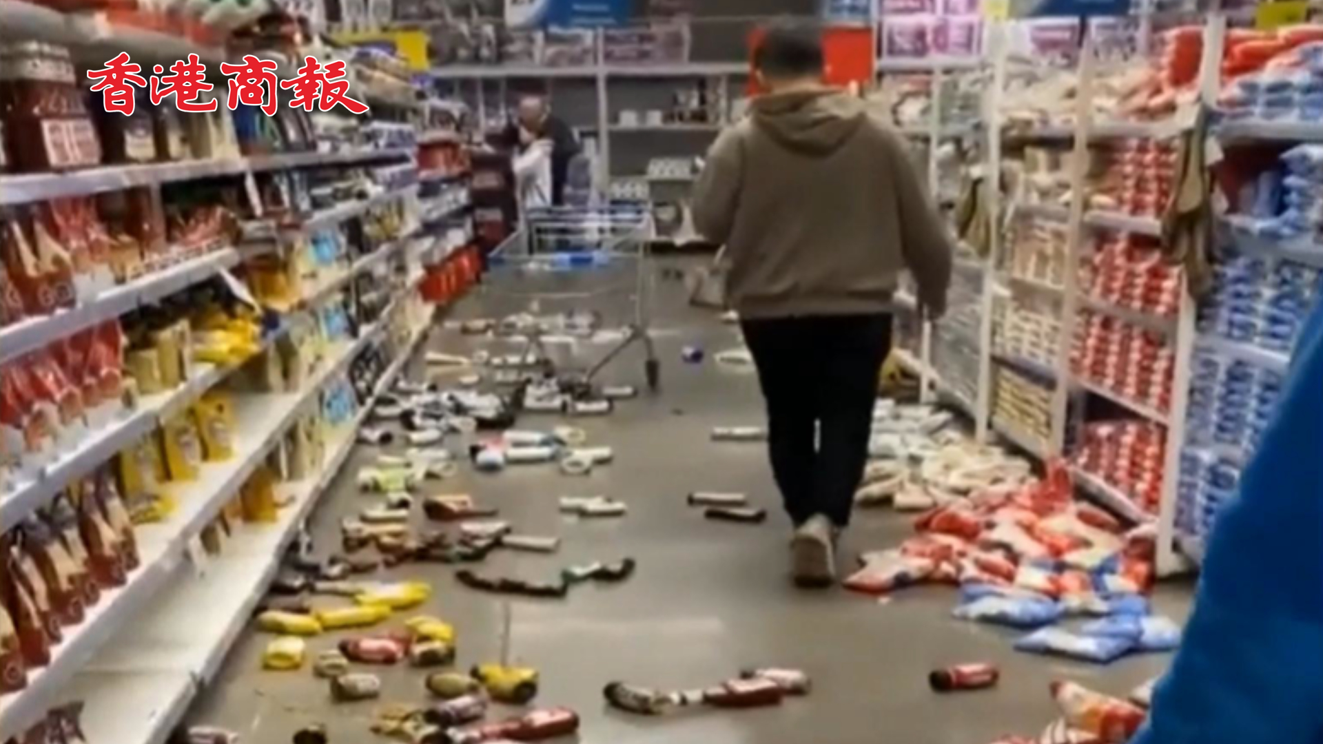 有片 | 智利6.4級(jí)地震首都震感明顯：飛鳥成群 大面積停電貨品晃落一地