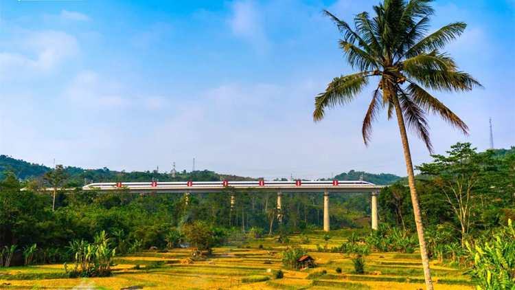 雅萬(wàn)高鐵今日開(kāi)通運(yùn)行 下月初正式售票開(kāi)始商業(yè)運(yùn)營(yíng)