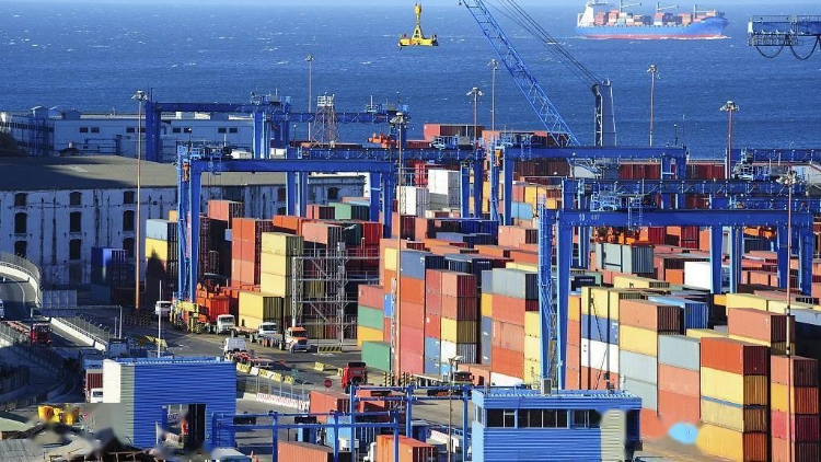 中國8月進出口降幅收窄 未來有望持續(xù)改善