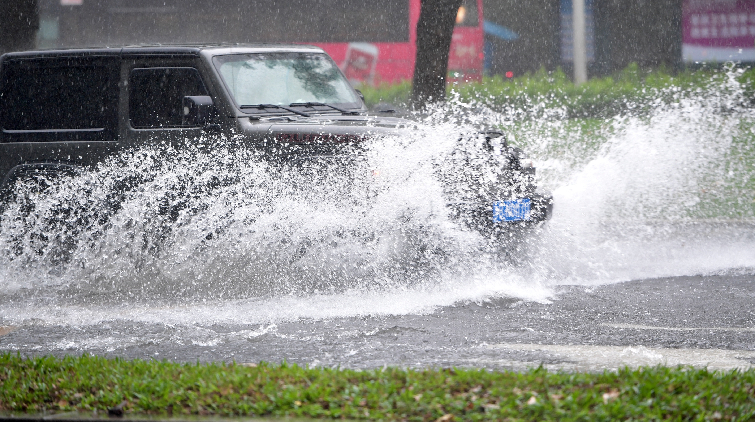 今晚到明天，深圳還有暴雨！周末盡量別出門