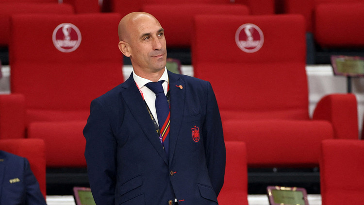 「強吻」女球員事件持續(xù)發(fā)疇  西班牙足協(xié)主席宣布辭職