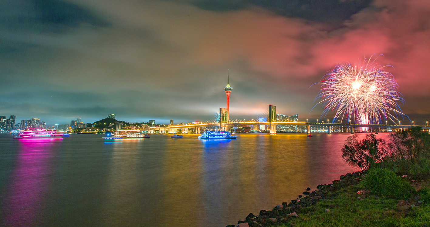 火樹(shù)銀花耀珠澳   珠海開(kāi)啟海上觀「澳門(mén)國(guó)際煙花比賽匯演」航班