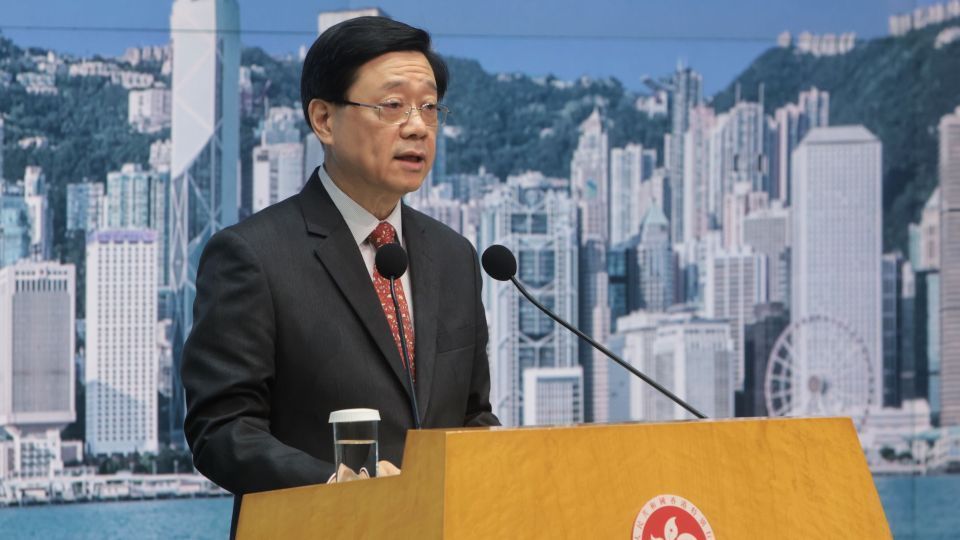 李家超抵達(dá)荃灣福來邨展開探訪活動