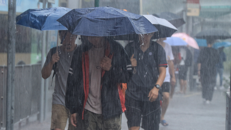 天文臺(tái)發(fā)出黃雨警告信號(hào) 籲市民遠(yuǎn)離河道