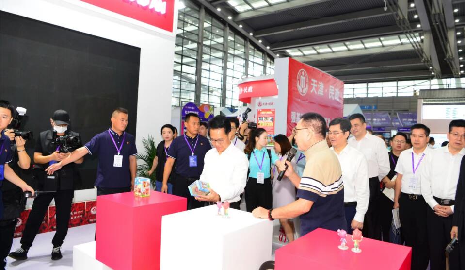 寶安慈善成果展亮相第十屆中國(guó)慈展會(huì)