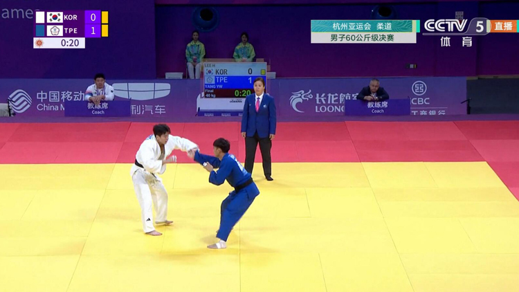 中國(guó)臺(tái)北柔道運(yùn)動(dòng)員奪金後抱頭大哭 現(xiàn)場(chǎng)播放《我的未來不是夢(mèng)》