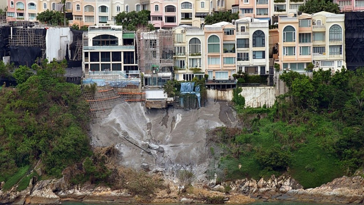 紅山半島再揭1間僭建 3間臨海獨立屋兩度無人應(yīng)門