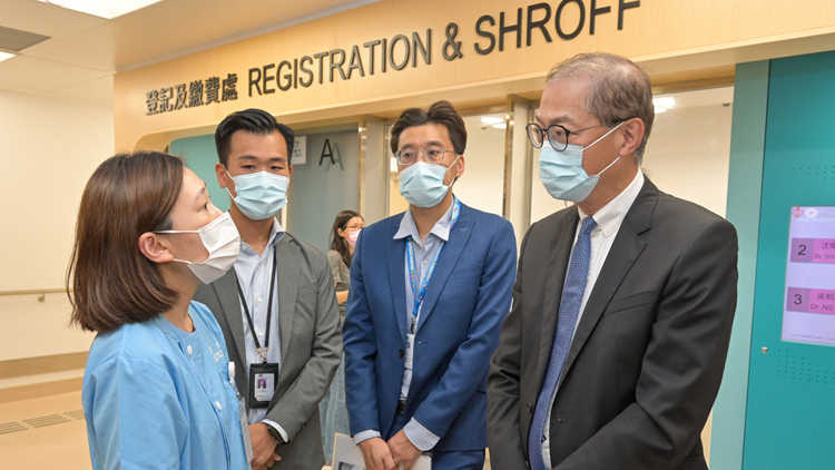 盧寵茂到訪石硤尾健康院 了解重建期間設(shè)立臨時(shí)診所安排