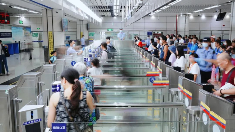 深圳口岸客流峰值或?qū)⑼黄?0萬人次！請(qǐng)錯(cuò)峰出行→
