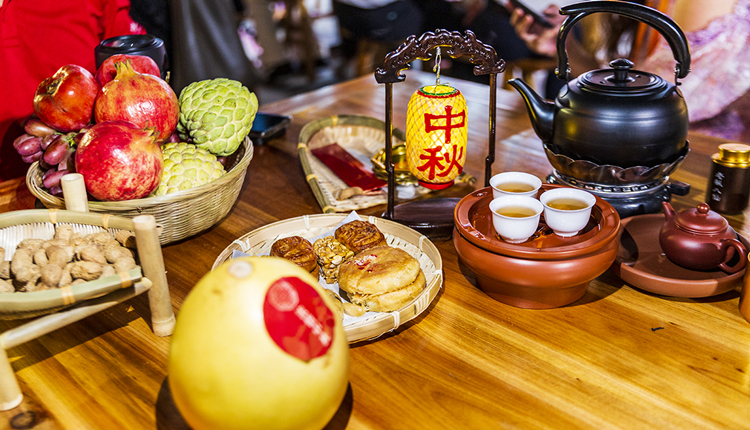 相聚雲(yún)端賞月敘鄉(xiāng)情，潮州舉行2023海內(nèi)外潮人中秋聯(lián)誼晚會(huì)