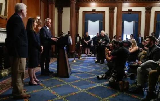 「關(guān)門」危機暫時化解 美國眾議院投票通過一項為期45天的短期支出法案