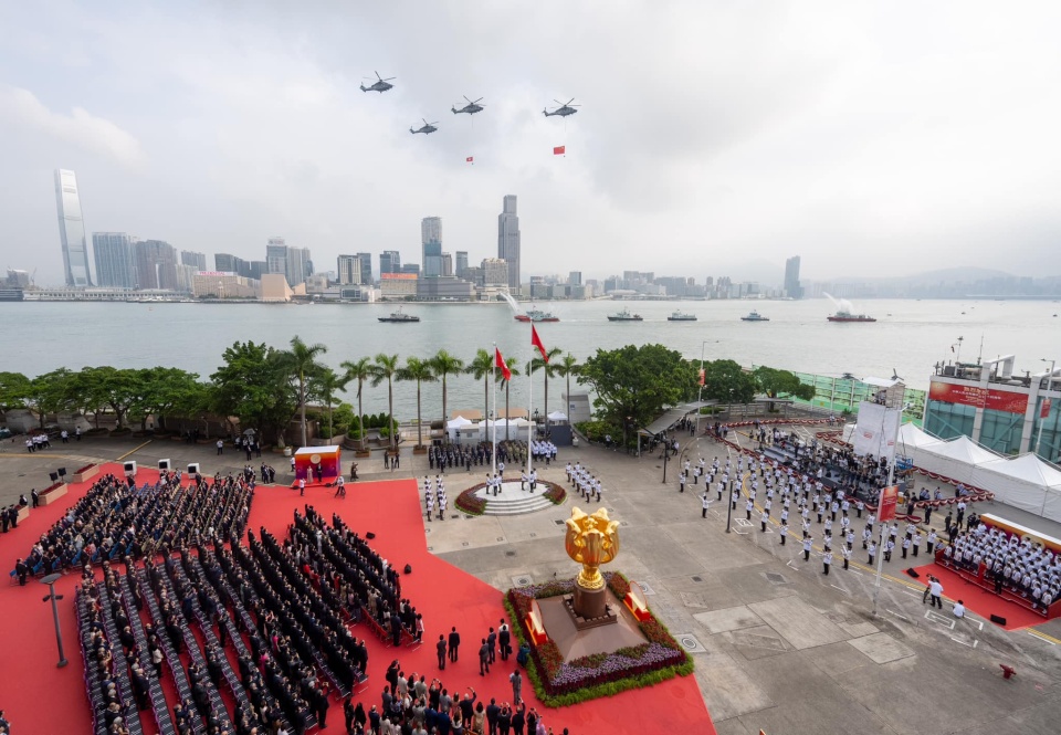 政府官員及紀(jì)律部隊發(fā)文賀國慶 祝願祖國富強(qiáng)昌盛
