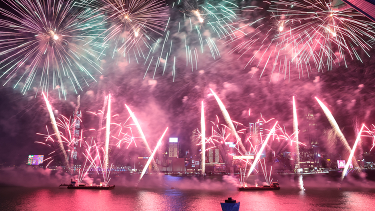 【港事講場(chǎng)】謀發(fā)展拼經(jīng)濟(jì) 助力強(qiáng)國(guó)建設(shè)