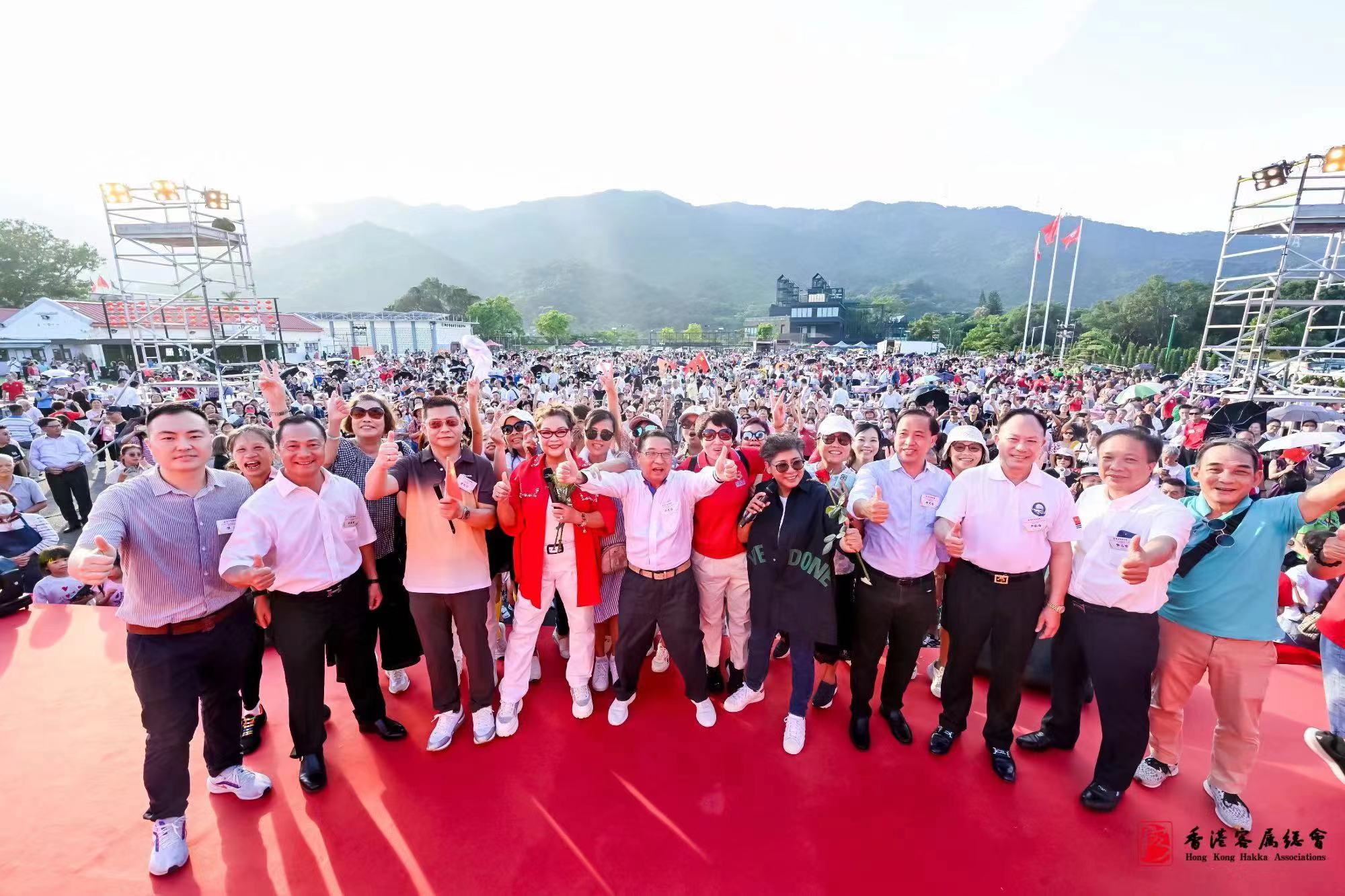 客屬總會(huì)辦盆菜宴賀國慶