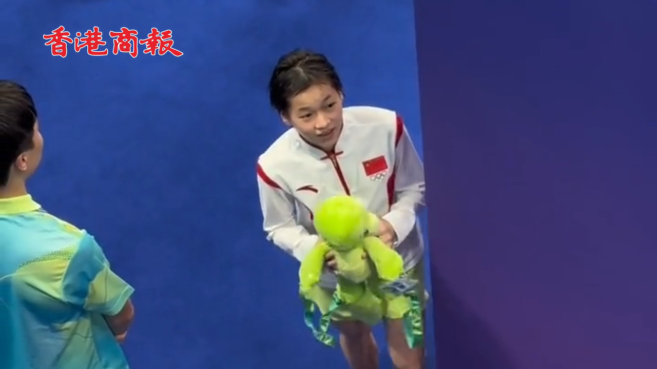 有片丨追星全紅嬋只需要一個(gè)烏龜玩偶！