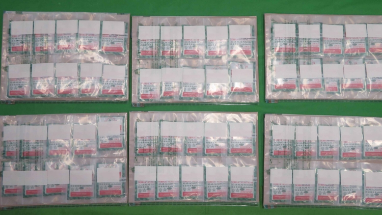 海關機場檢獲2.4公斤懷疑可卡因 拘?抵港男旅客