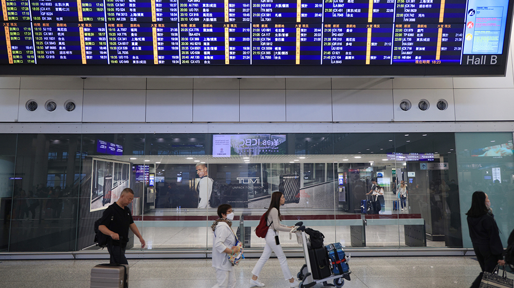 【商報(bào)圖說】長假港人出境多 尚未及疫前