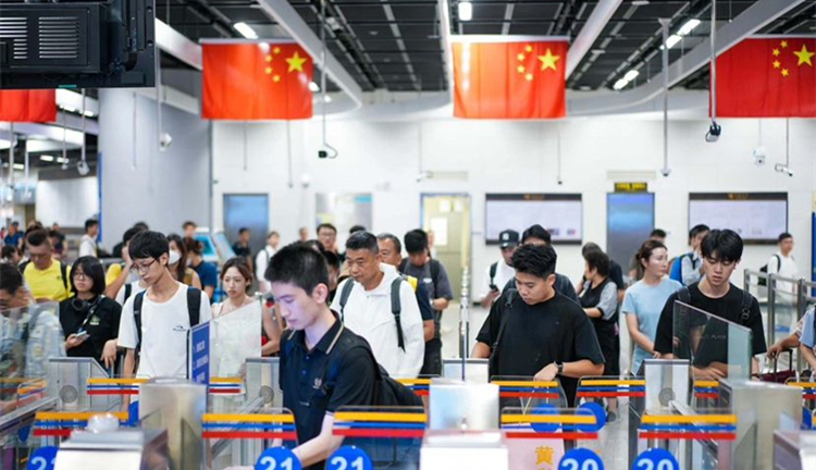 跨境遊持續(xù)火熱！「雙節(jié)」假期深圳多個口岸突破單日出入境人數(shù)新高