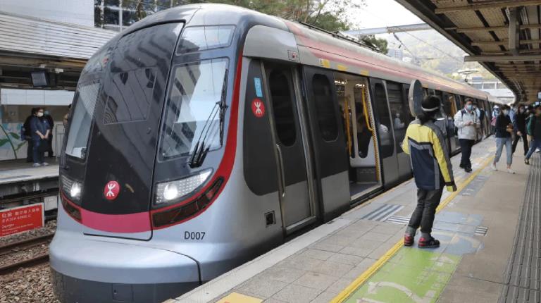 港鐵列車維持服務(wù) 港鐵巴士於8號信號發(fā)出後3小時暫停