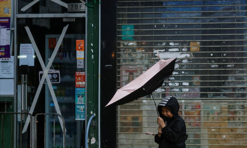 天文臺(tái)將于深夜11時(shí)50分改發(fā)八號(hào)信號(hào) 至少維持至9日早上11時(shí)