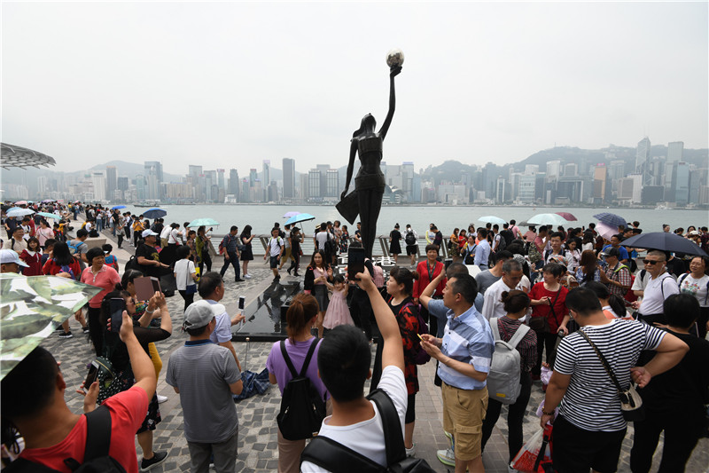 【商報圖說】內(nèi)地客南下 尚待續(xù)恢復(fù)