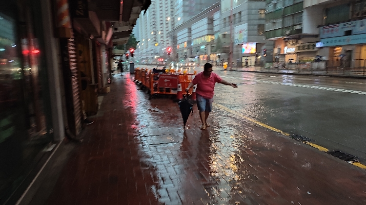 【商報(bào)時評】打風(fēng)不停市 必要且可行