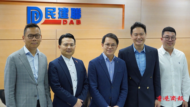 民建聯(lián)主席陳克勤：會(huì)派出超過100人參選區(qū)議會(huì)