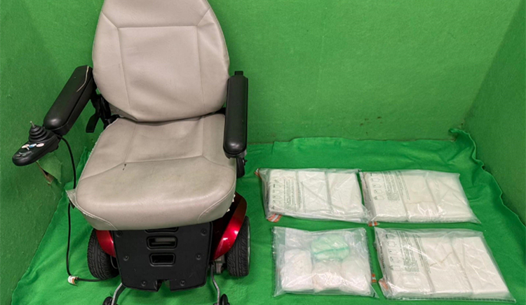 海關(guān)於機(jī)場(chǎng)檢獲約1200萬元懷疑可卡因