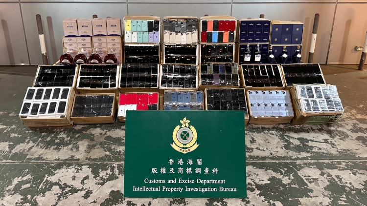海關(guān)檢獲約1100萬(wàn)元懷疑冒牌貨物及未完稅烈酒