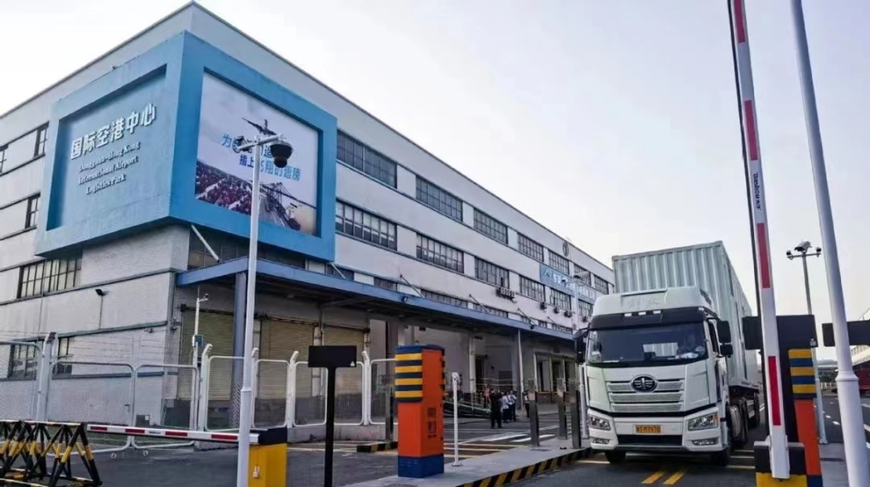 東莞—香港國際空港中心「半年報(bào)」：累計(jì)進(jìn)出口航次超1100個(gè) 貨值逾5.2億