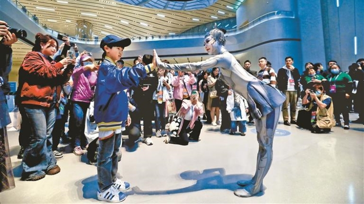 「深圳出品」舞劇《深A(yù)I你》閃耀2023成都世界科幻大會開幕式