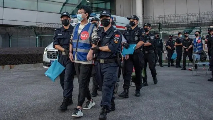 417名實施跨境電信網(wǎng)絡詐騙的犯罪嫌疑人從菲律賓被押解回國