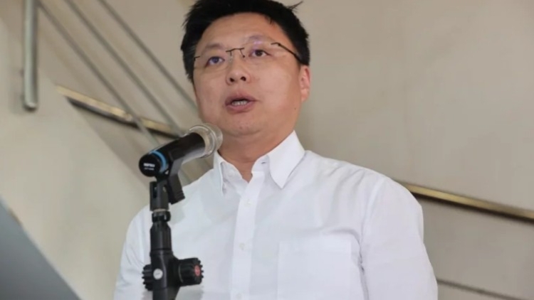 民進(jìn)黨「愛妻立委」婚外情曝光，未回應(yīng)是否退選