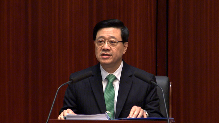 李家超發(fā)表任內(nèi)第二份施政報(bào)告：施政獲成效 不同領(lǐng)域提高治理水平