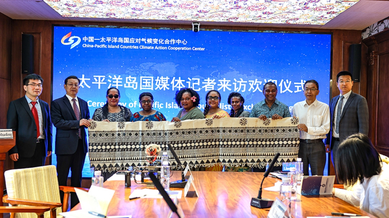 太平洋島國(guó)媒體記者來(lái)到山東聊城採(cǎi)訪