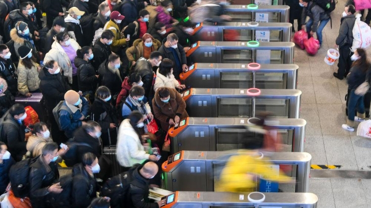 今年前三季度我國完成跨區(qū)域人員流動(dòng)量456.6億人次