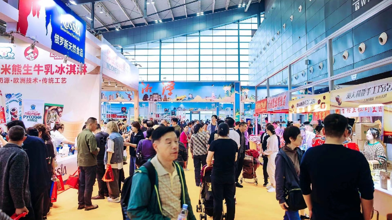 第二十四屆中部農(nóng)博會(huì)開(kāi)展首日 現(xiàn)場(chǎng)人氣爆棚