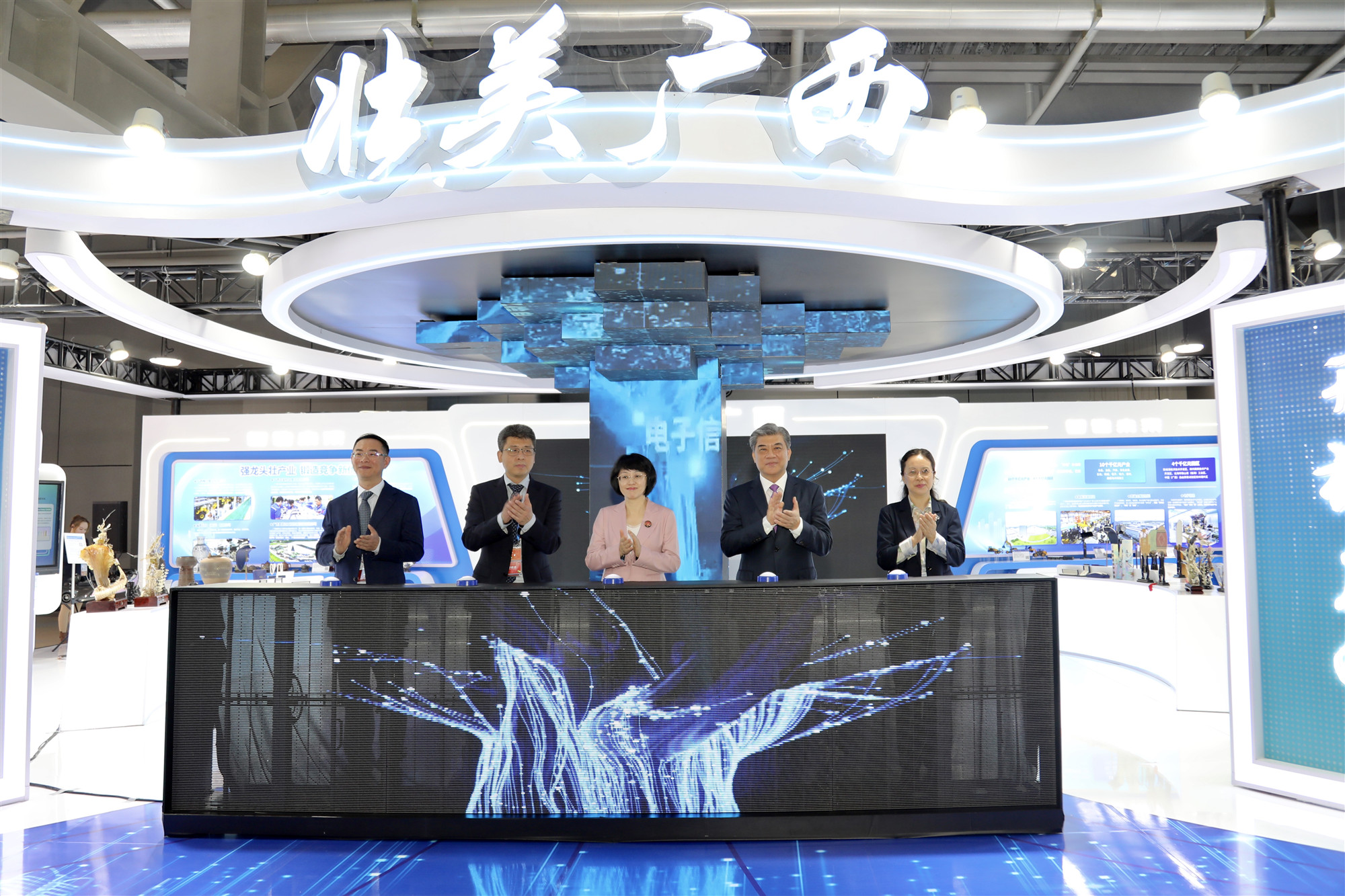 第六屆進(jìn)博會(huì)廣西館開(kāi)館