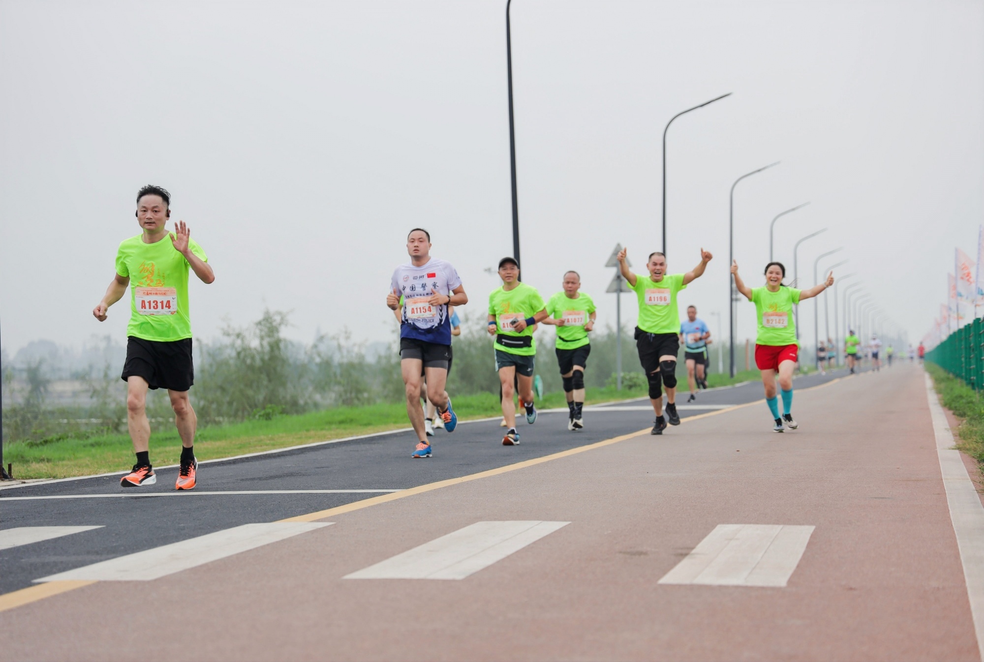 「蟹」逅「洞庭之心」 大通湖半程馬拉鬆開賽