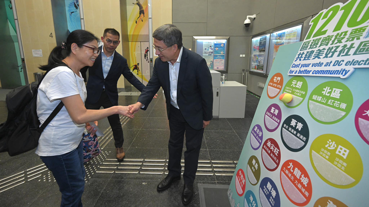 政制局元朗體育館設(shè)區(qū)選流動(dòng)遊戲攤 卓永興籲市民踴躍投票