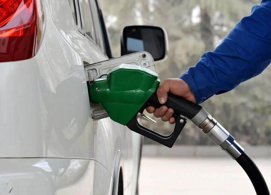 今晚內(nèi)地油價(jià)下調(diào)！加滿一箱油少花5.5元