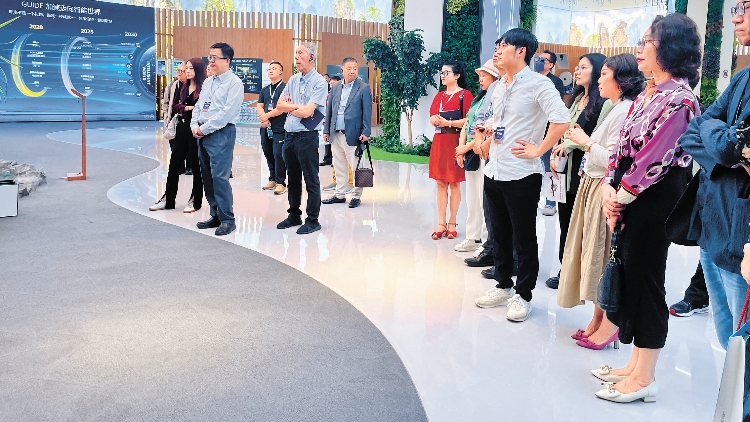 五大洲華文媒體參訪華為總部：實力遙遙領先 創(chuàng)新永不言棄