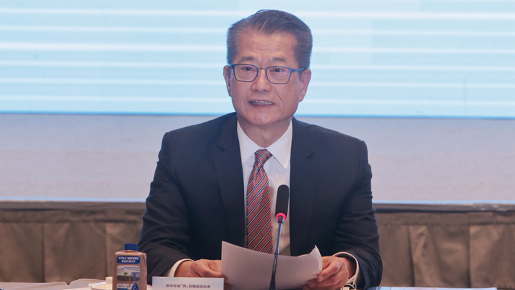 陳茂波11日晚啓程前往美國(guó) 代表特首出席APEC領(lǐng)導(dǎo)人非正式會(huì)議