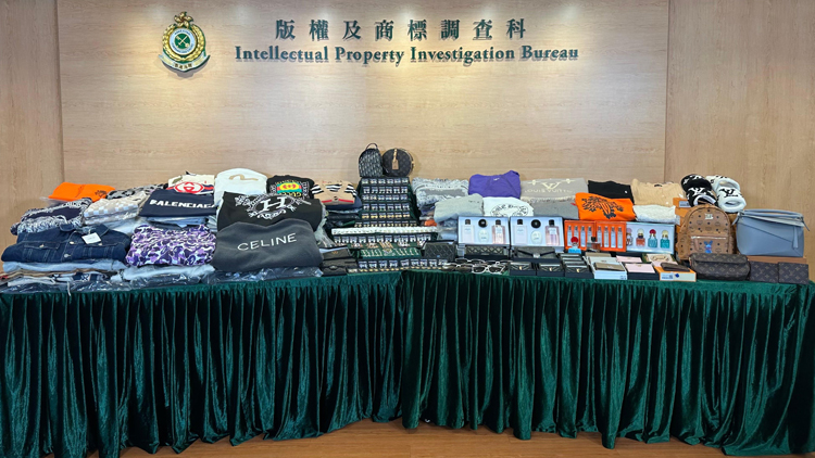 涉網(wǎng)上直播賣冒牌衣物 海關拘捕一名42歲女子