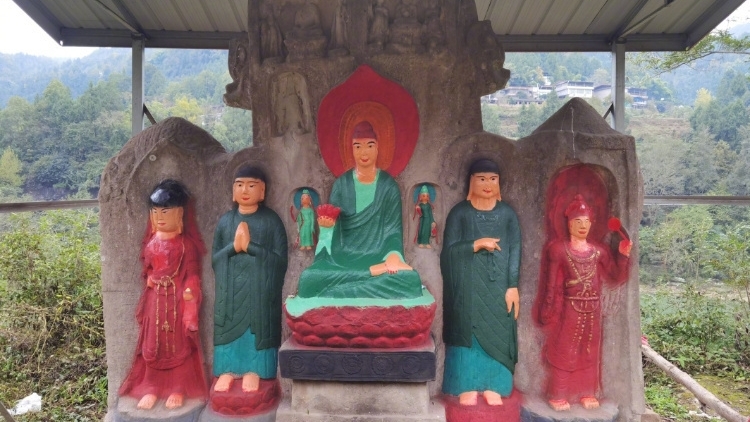 四川通報摩崖造像被塗色：係為「穿衣還願」塗色，正評估價值和損失