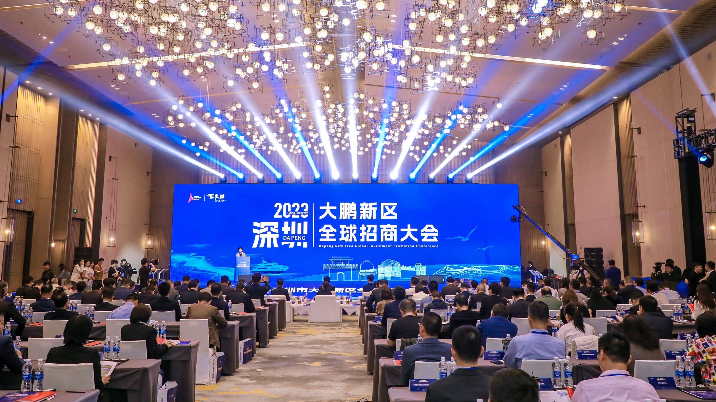 2023深圳大鵬全球招商大會(huì)舉行 現(xiàn)場(chǎng)簽約項(xiàng)目34個(gè) 投資總額超300億元